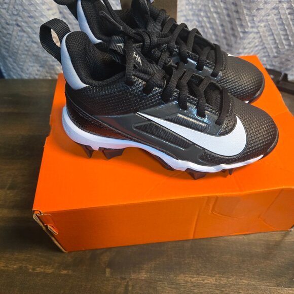 NIKE Boys/Girls Children Cleats 10C.  New in BOX - Picture 5 of 9